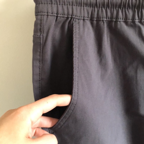 ๐10 for $100๐ stretch cargo shorts - Picture 3 of 8
